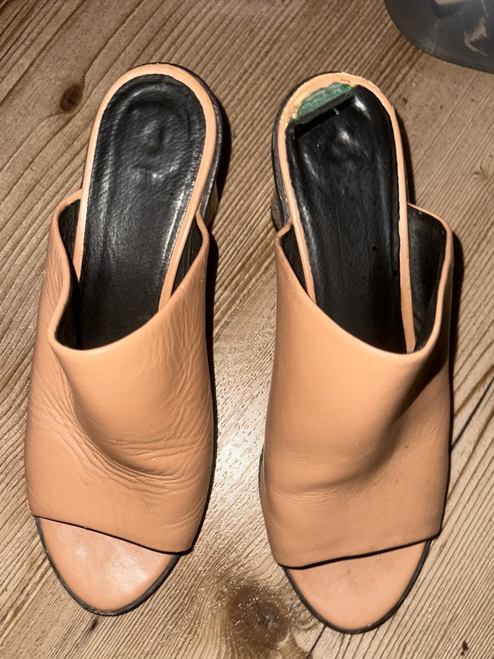 Women’s Open-Toe Mule w / acrylic heel